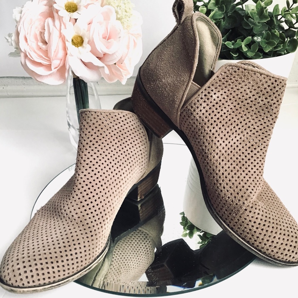 BP | Brass Plum (Nordstrom) Suede Booties | 6